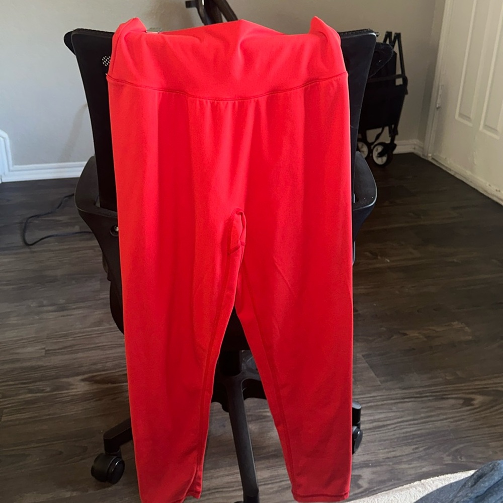 Ptula leggings. Crop.